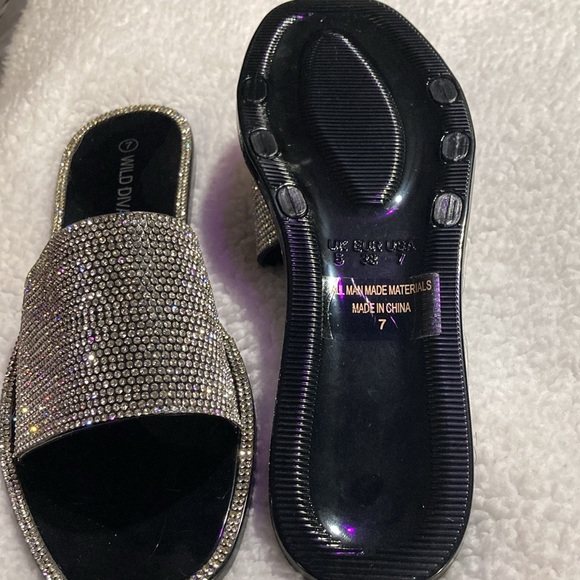 Slippers - Picture 3 of 4